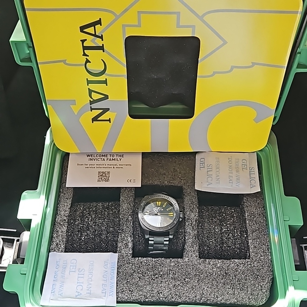 NIB INVICTA Speedway Watch in Black and Yellow & Green 3 Slot Case - Picture 6 of 16